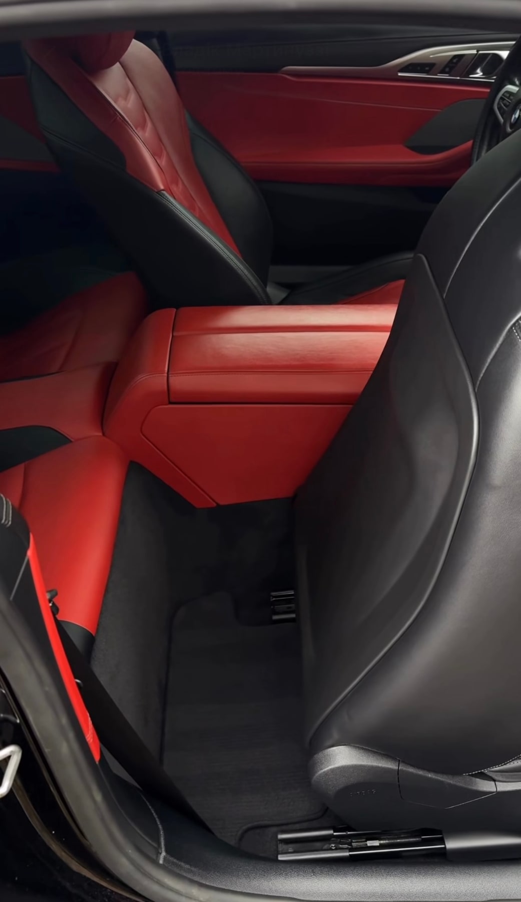 Moquette posteriore BMW dopo la pulizia