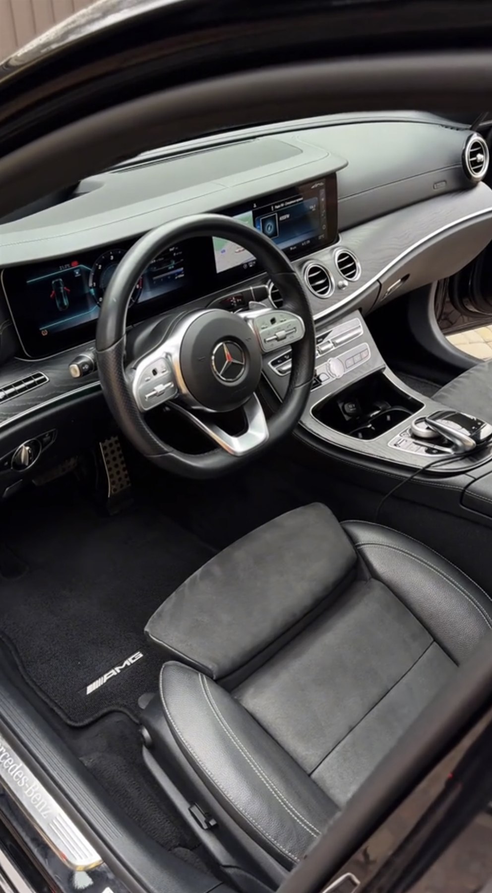 Abitacolo Mercedes-Benz dopo il detailing